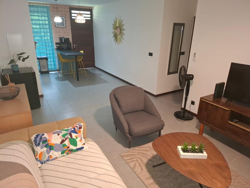 TV and multimedia, Living room, Evening entertainment