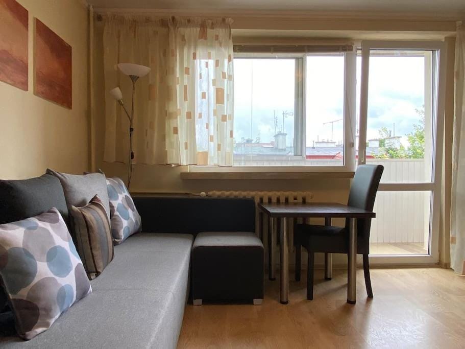 Bed, Living room, Photo of the whole room, Decorative detail, Seating area, Bedroom, Area and facilities