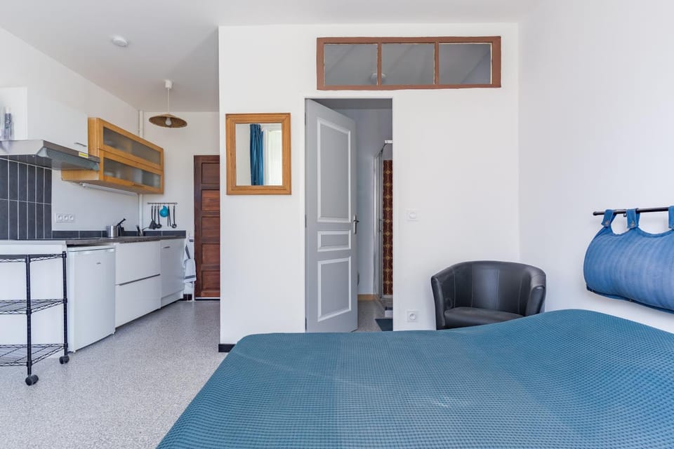 Property building, Living room, Bedroom