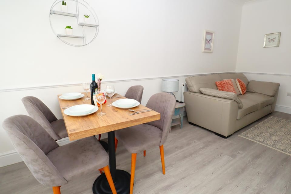 Seating area, Dining area