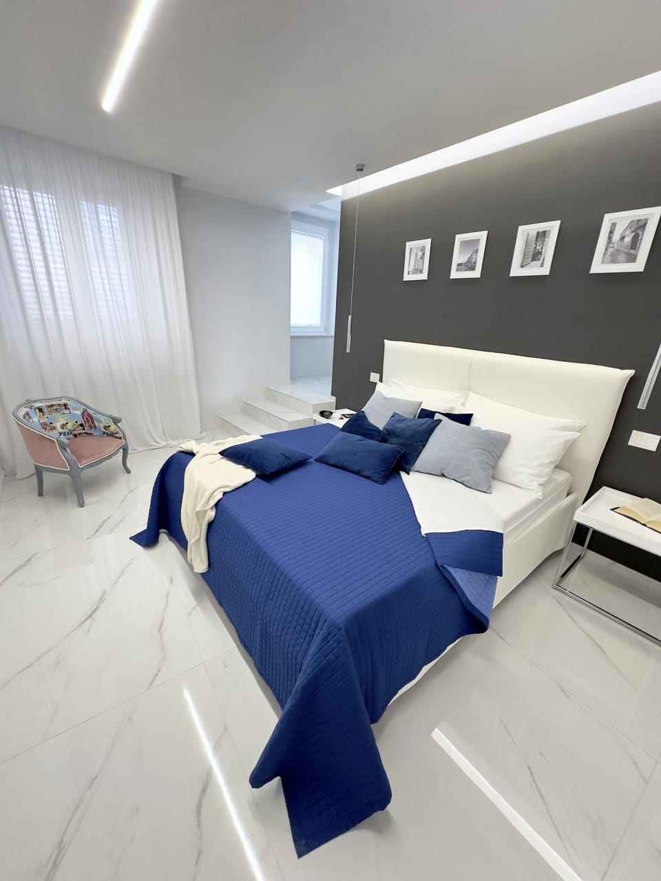 Bed, Photo of the whole room, Bedroom, air conditioner