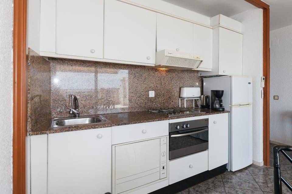 Kitchen or kitchenette, pet friendly, stove