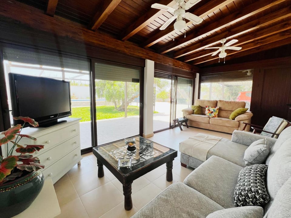 Communal lounge/ TV room, TV and multimedia, Living room