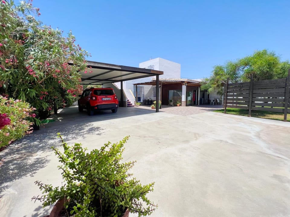 Off site, Day, Parking