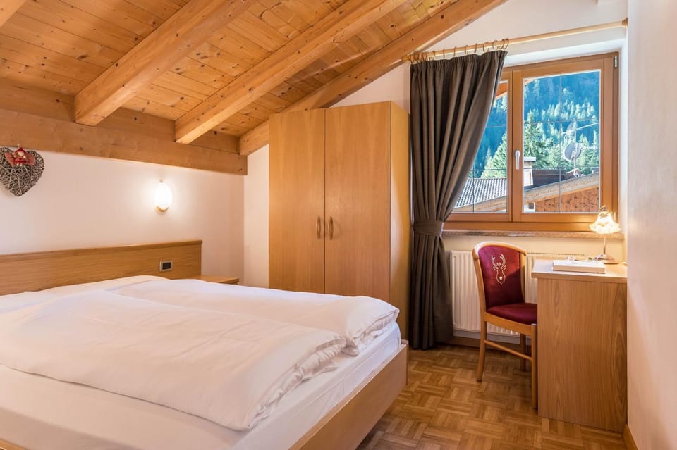 Property building, Living room, Bedroom