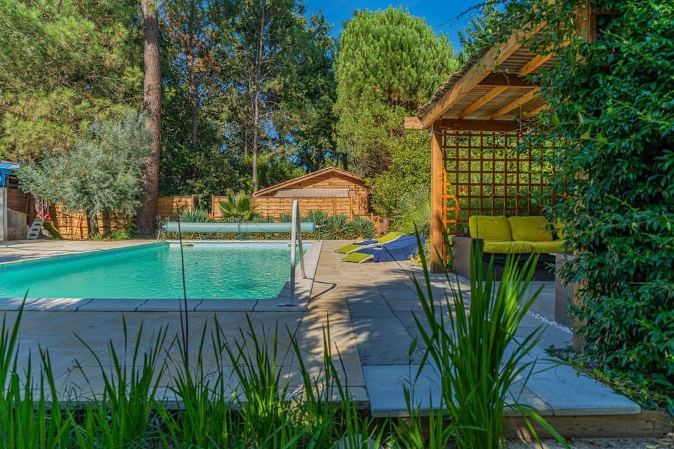 Property building, Swimming pool