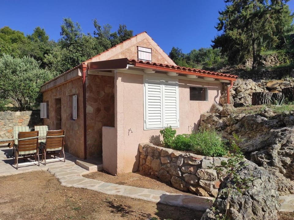 Mala oaza House in Dubrovnik-Neretva County