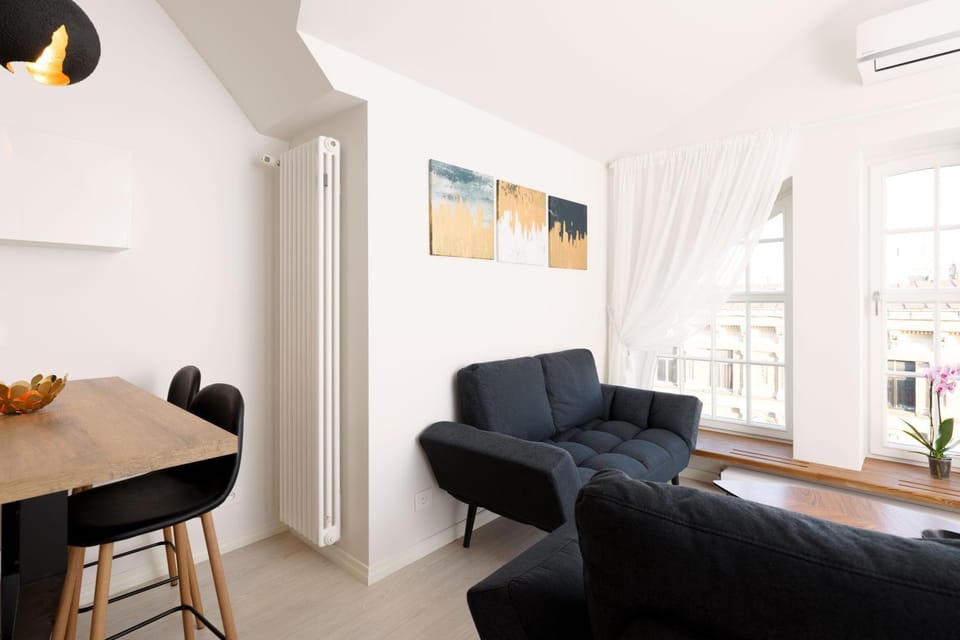 Seating area, Dining area, air conditioner