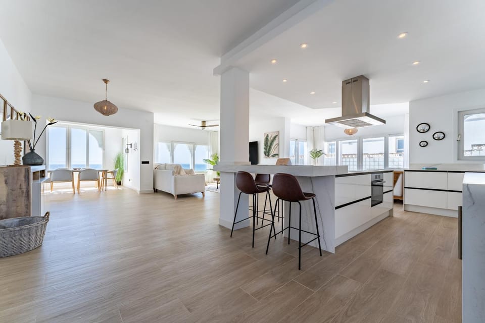 Kitchen or kitchenette, Living room