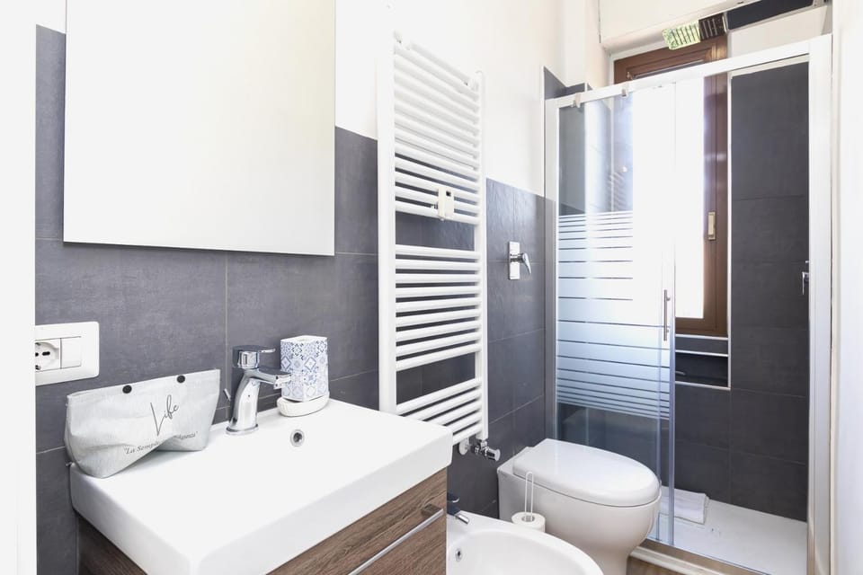 Shower, Toilet, bidet