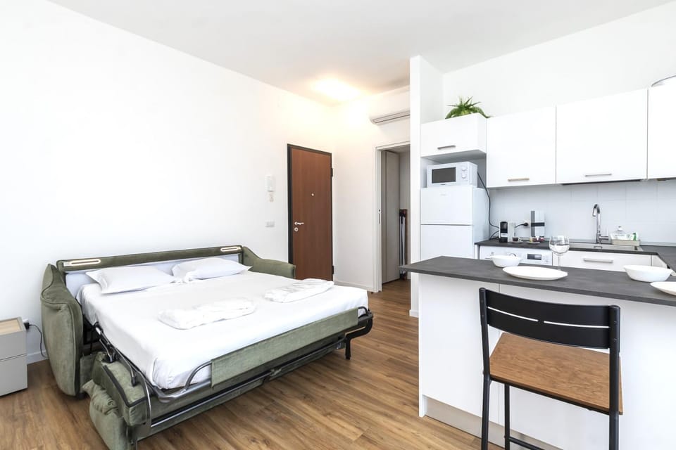 Bed, Kitchen or kitchenette, Photo of the whole room, minibar