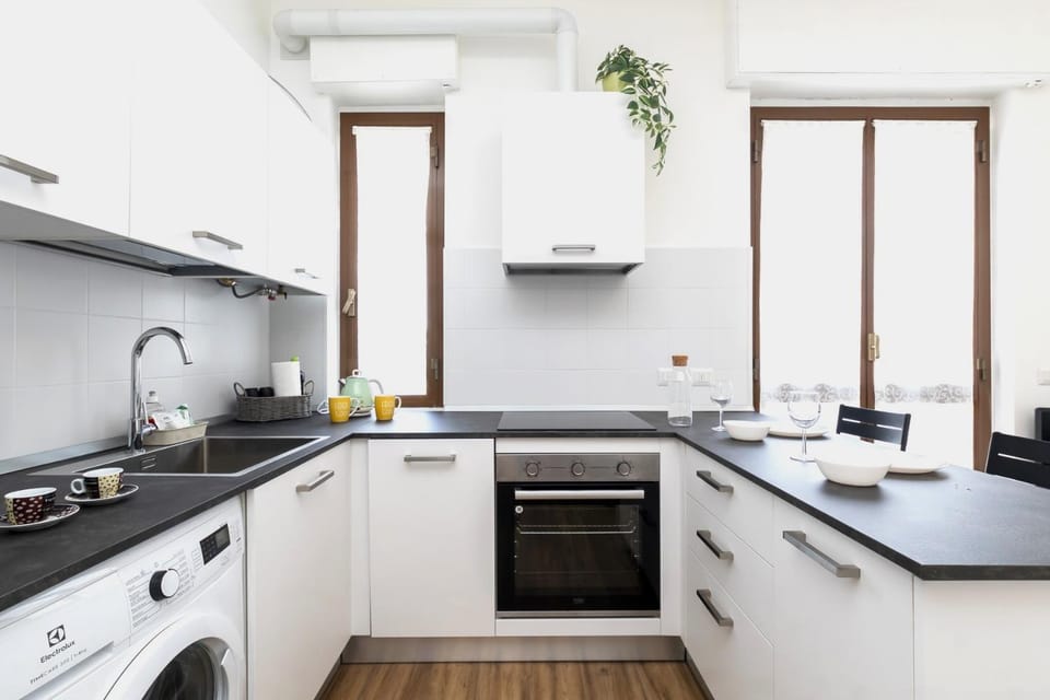 Kitchen or kitchenette, pet friendly, stove, washing machine