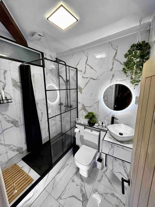 Shower, Toilet, Bathroom