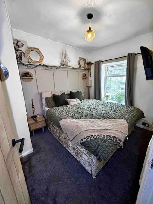 Bed, TV and multimedia, Photo of the whole room, Bedroom, wardrobe