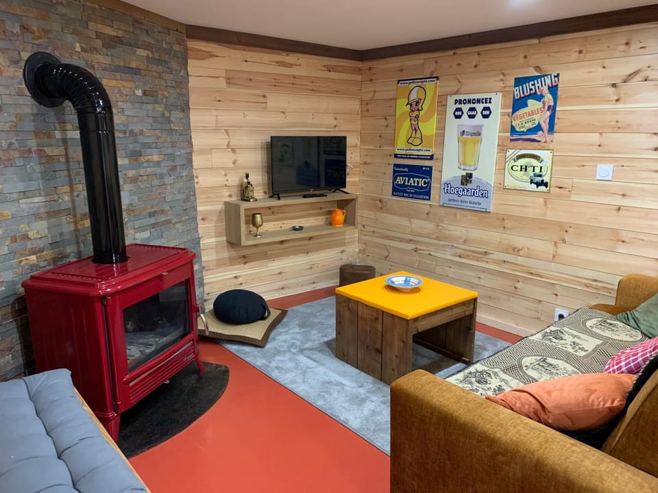 Communal lounge/ TV room, flat iron