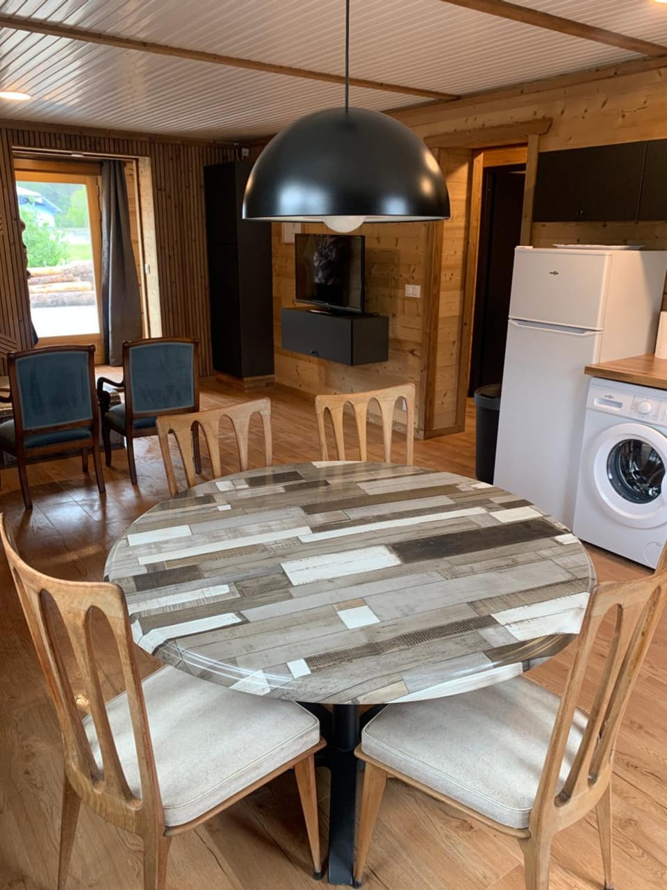 Communal lounge/ TV room, TV and multimedia, washing machine