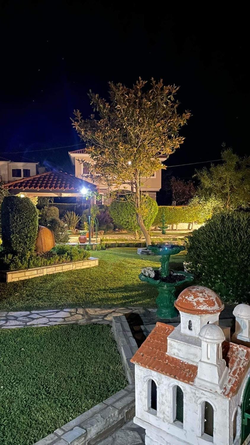 Property building, Night, Natural landscape, Garden, Garden, Garden view
