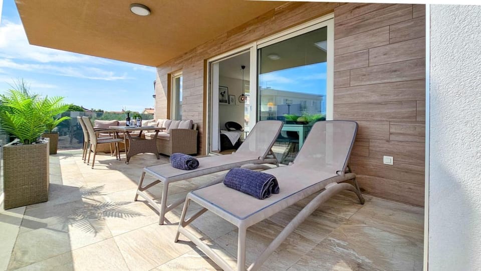 Day, Balcony/Terrace, sunbed