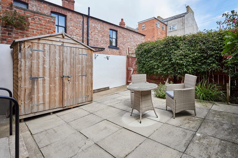 Patio, Dining area