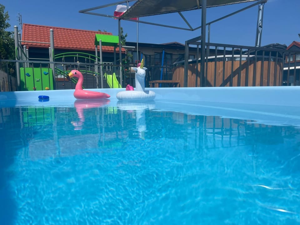 Swimming pool, Swimming pool