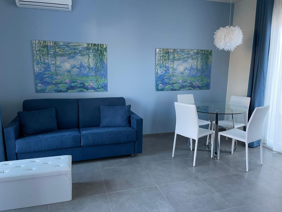 Living room, Seating area, Dining area, air conditioner