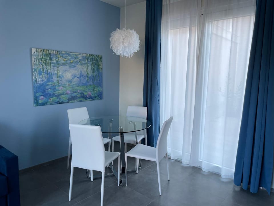 Seating area, Dining area