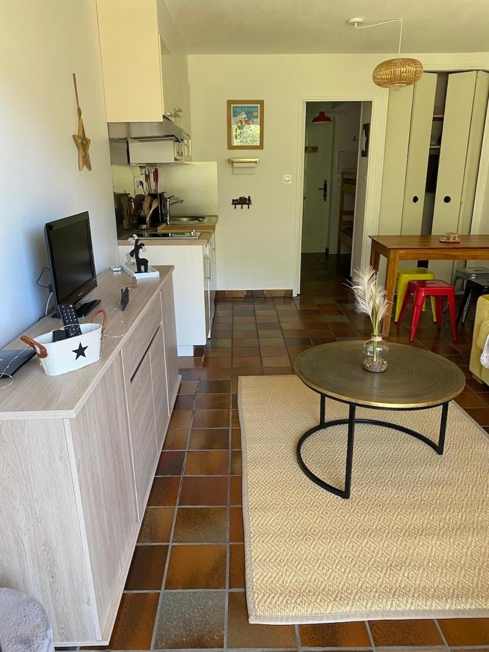 TV and multimedia, Kitchen or kitchenette