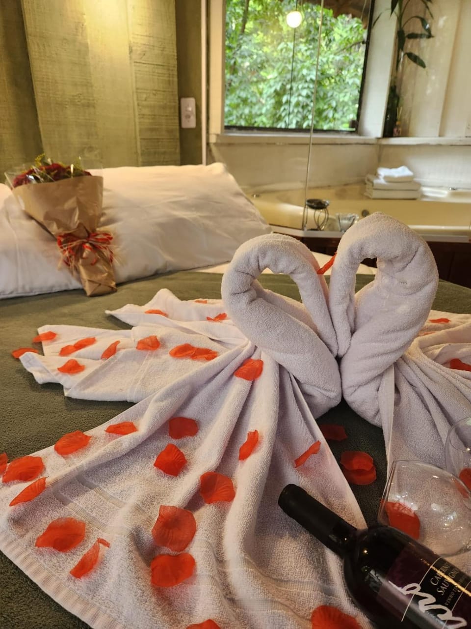 Bed, Bedroom, towels