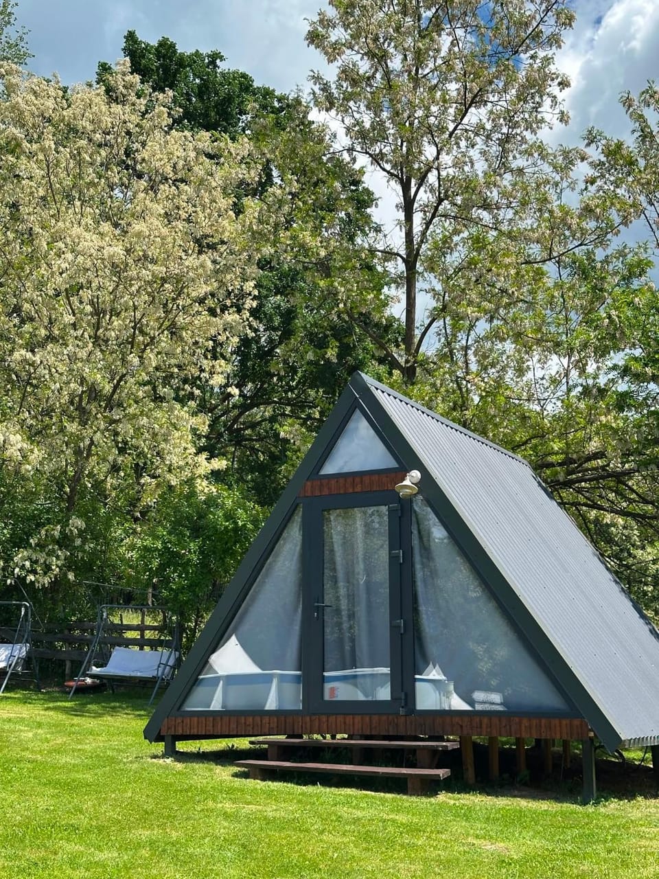 STORY GLAMPING POLOVRAGI Luxury tent in Romania