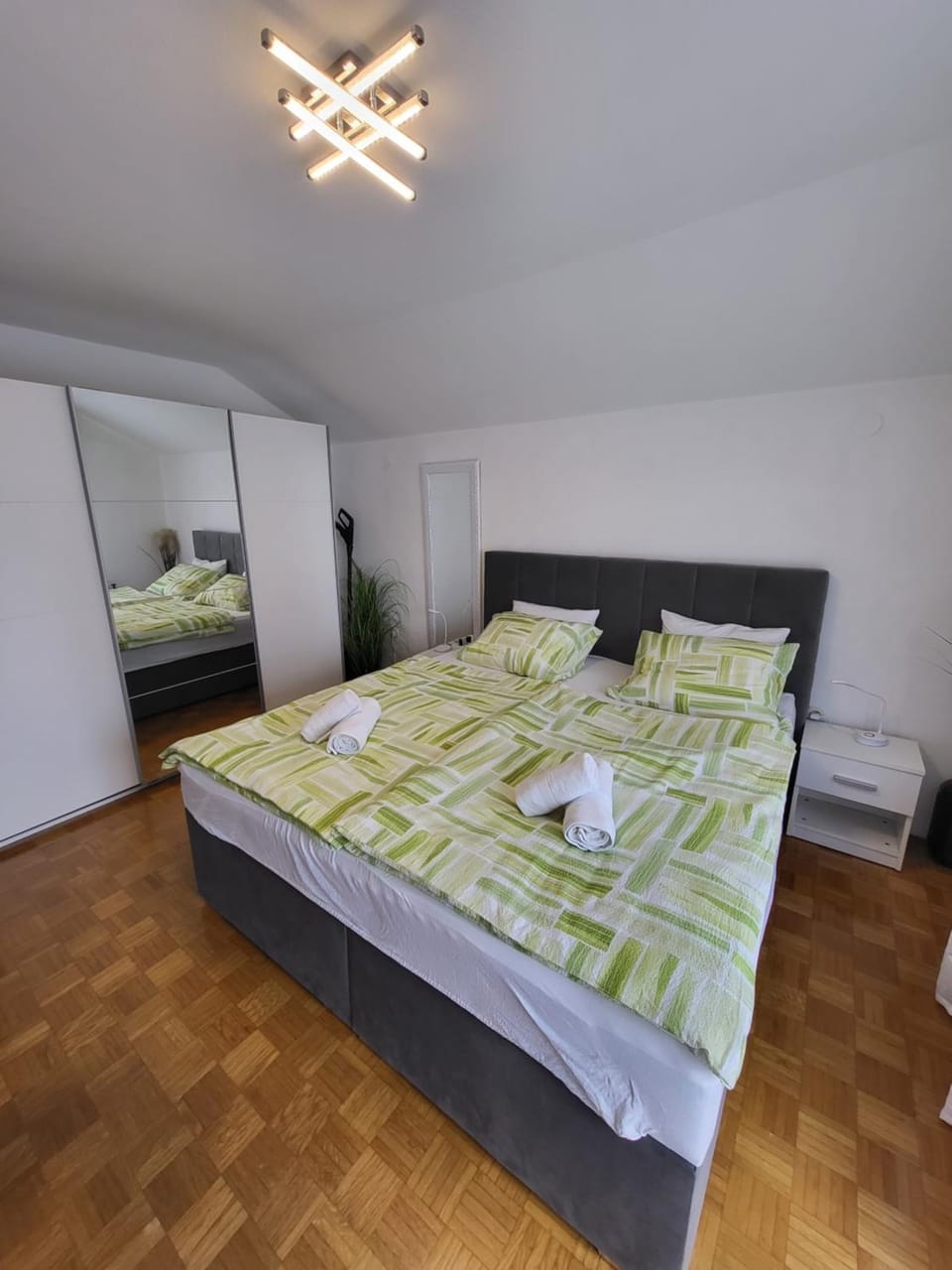 Photo of the whole room, Bedroom, towels, wardrobe