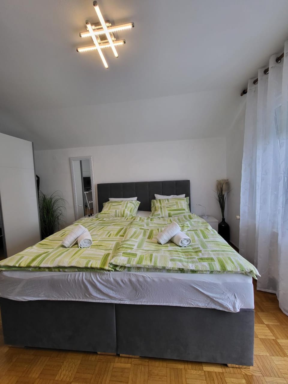 Bed, Photo of the whole room, Bedroom, towels