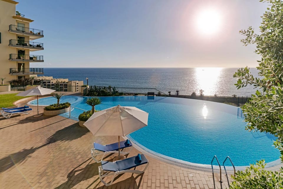 Pool view, Sea view, Swimming pool, sunbed