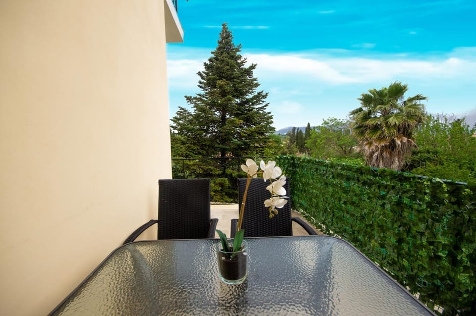 Balcony/Terrace, Garden view