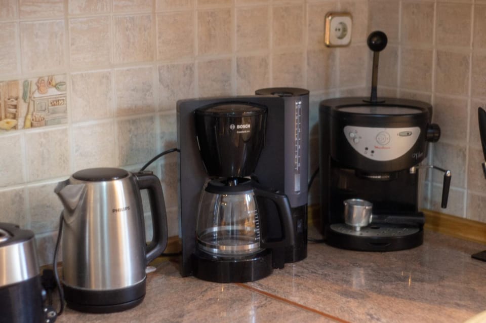 Coffee/tea facilities, toaster