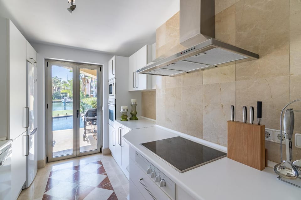 Kitchen or kitchenette, pet friendly