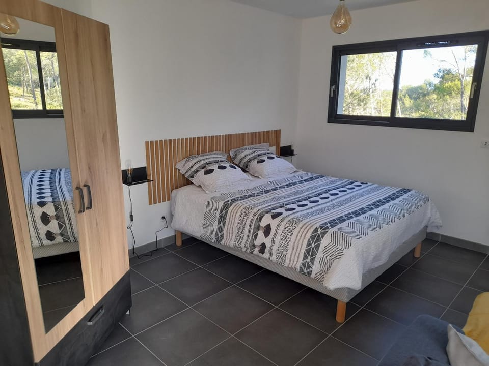 Bed, Photo of the whole room, Bedroom, wardrobe