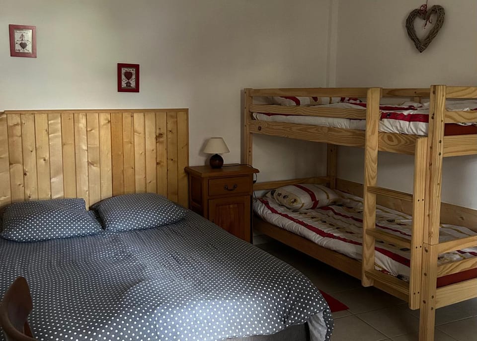 Bed, Photo of the whole room, Bedroom, bunk bed