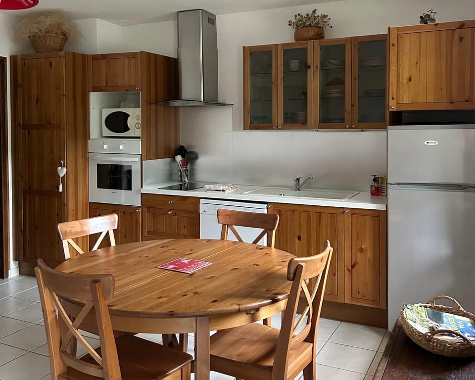 Kitchen or kitchenette, dishwasher, oven, stove