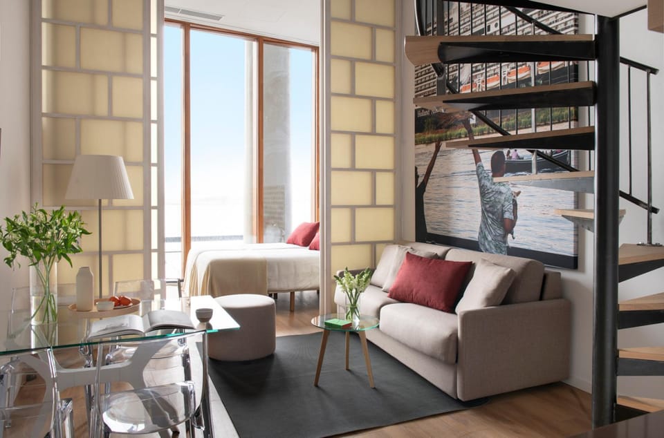 Bed, Living room, Dining area, Bedroom, River view