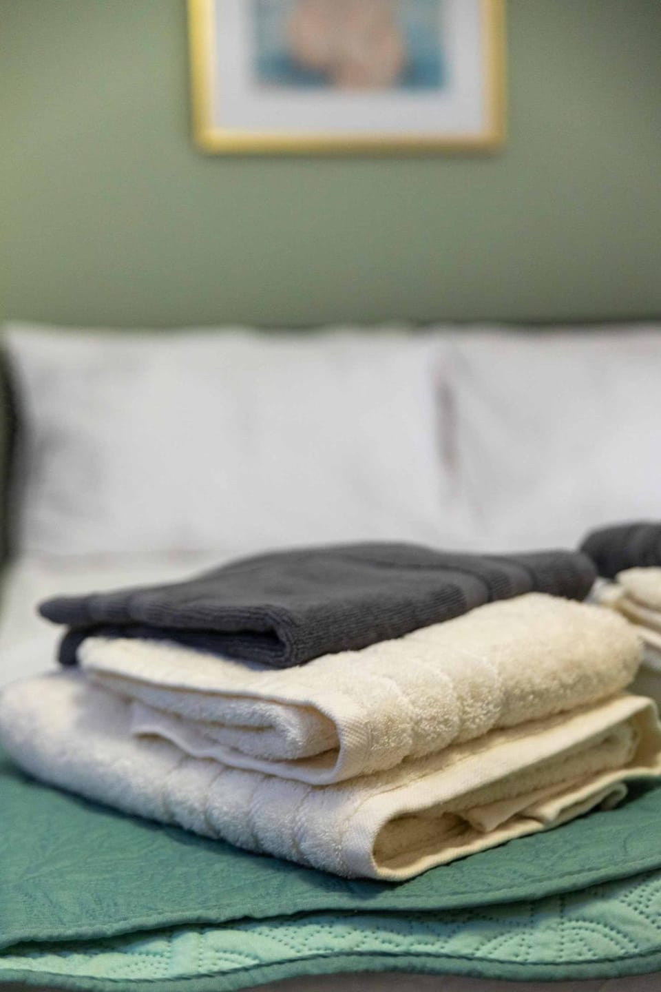 Bed, Photo of the whole room, Bedroom, towels