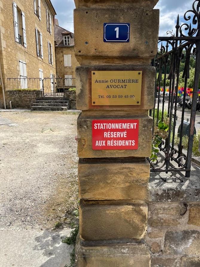 Appartement La Couronne Sarlat-La-Canéda Apartment in Occitanie