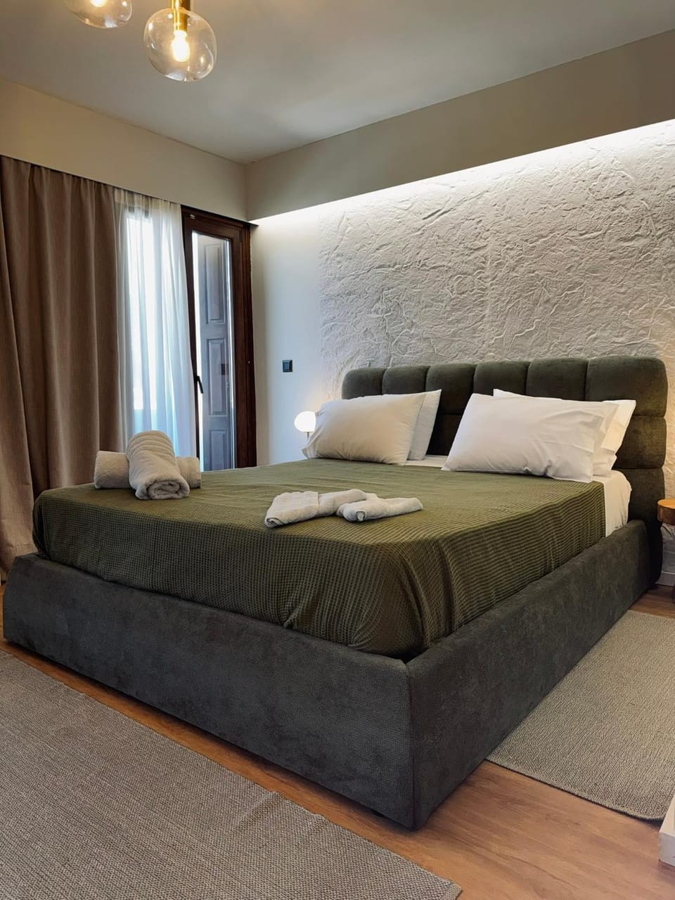 Bed, Photo of the whole room
