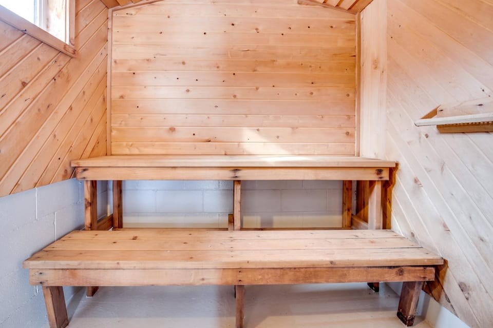 1 Mi to Lake Superior: Cottage w/ Sauna & Rec Room House in Wisconsin