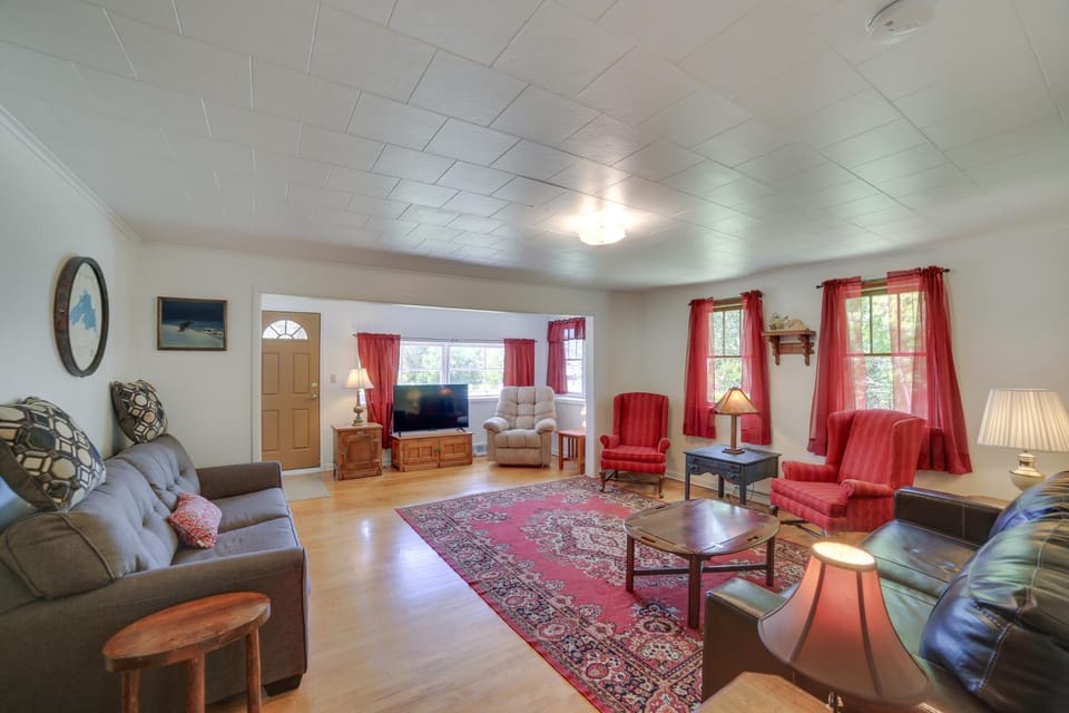 1 Mi to Lake Superior: Cottage w/ Sauna & Rec Room House in Wisconsin