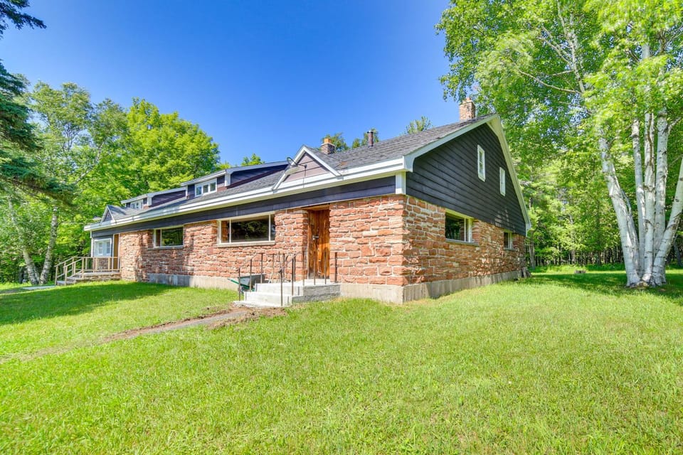 1 Mi to Lake Superior: Cottage w/ Sauna & Rec Room House in Wisconsin