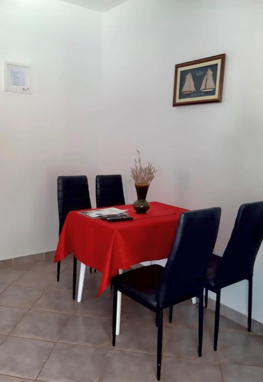 Seating area, Dining area