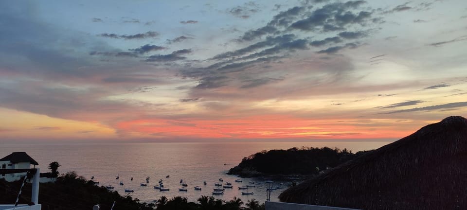 Apartment Tortugas - rooms with AC and great pool at 5 min from Carrizalillo beach and Benito Juarez Bulevard Apartment in Puerto Escondido