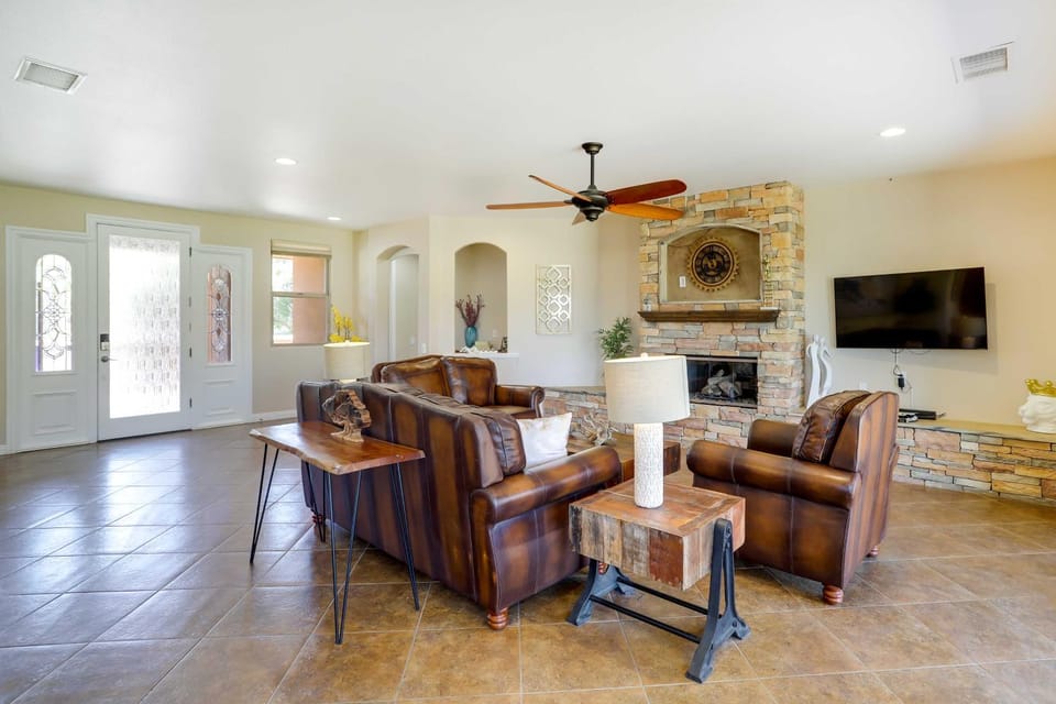 Yucca Valley Home with Private Hot Tub and Mtn Views! House in Yucca Valley