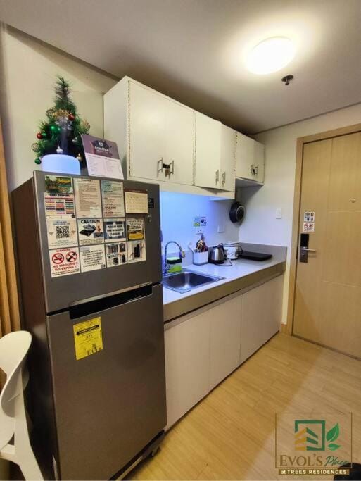 Trees Residences Staycation Evol's Place Apartment in Quezon City