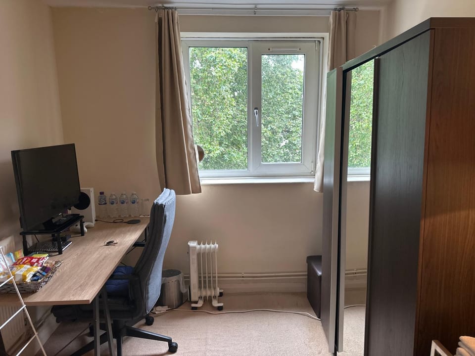 Cozy Room in Shared Home near Canary Wharf Vacation rental in London